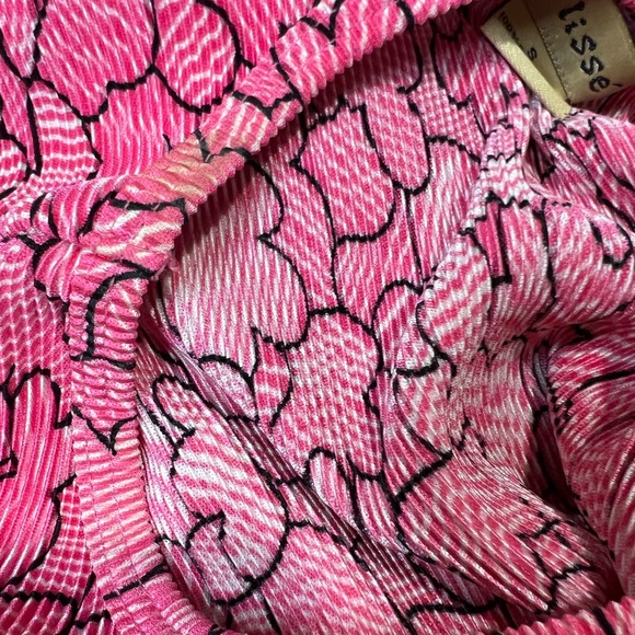 🎟️Pretty in Pink Pleated Top🎟️ - Picture 3 of 4